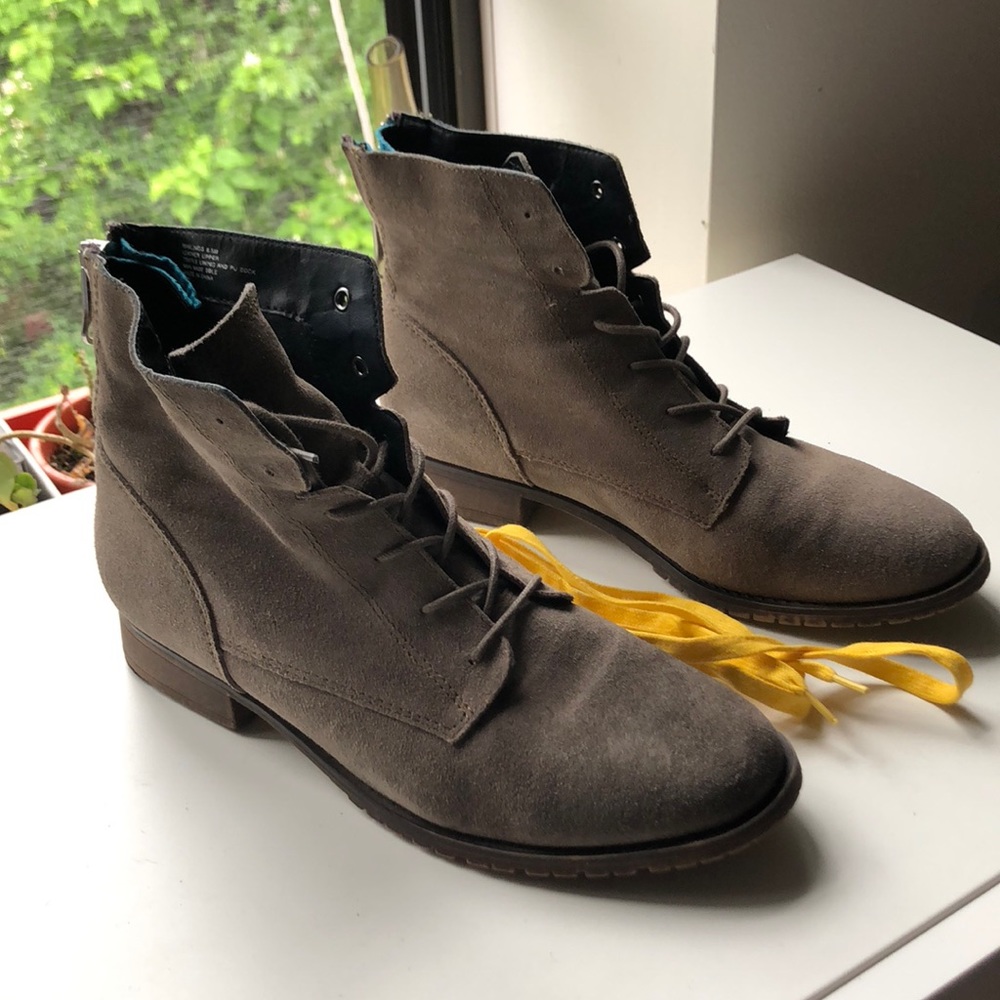 Shoes - Picture 2 of 3